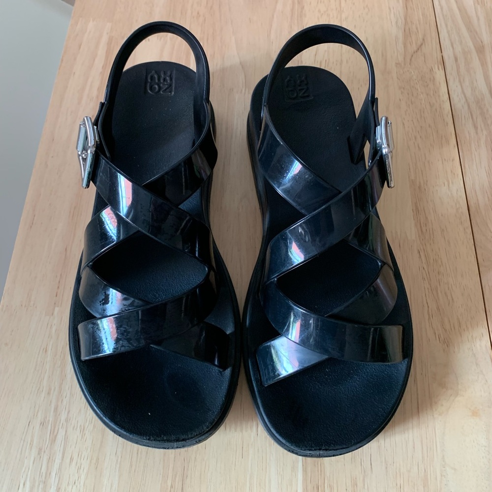 Black rubber sandals